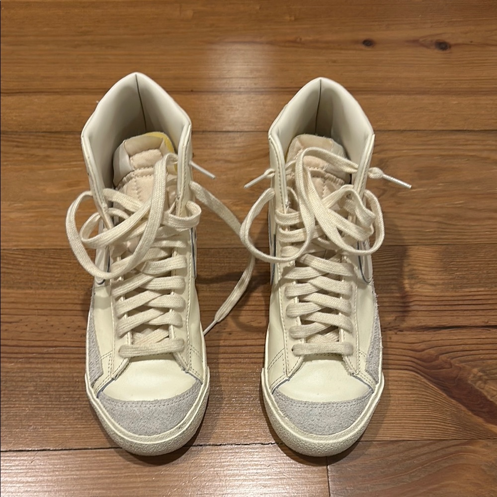 Nike blazer mid victory - beige - size US seven